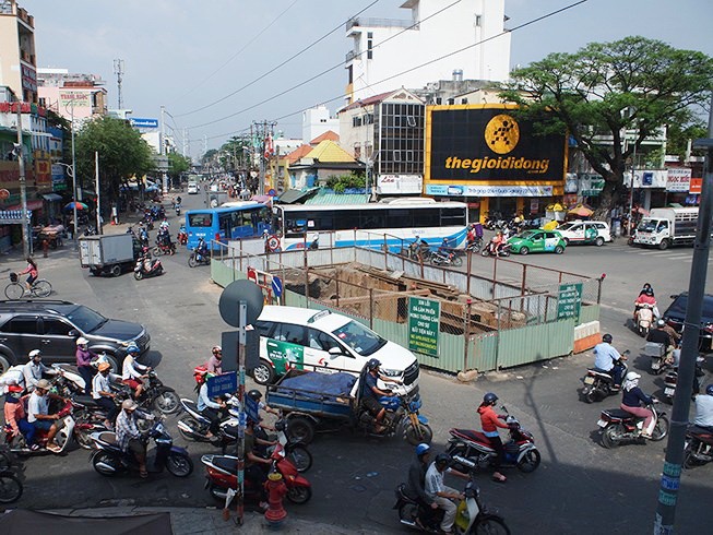 位於第六郡後江街與鳴鳳街四岔路口某掘路工程。