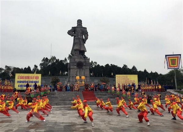 阮惠光中皇帝登基 230 週年紀念儀式一瞥。（圖源：越通社）