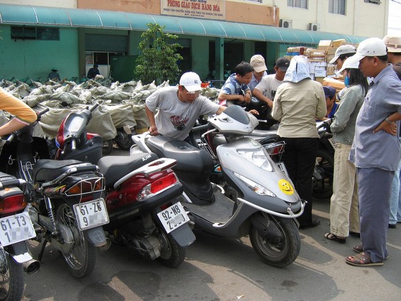 摩托車先聚集在西貢火車站,再向乘客交代。(圖源:T.T.D)