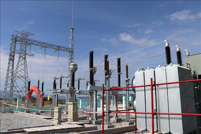 首家太陽能發電廠正式供電 ảnh 1