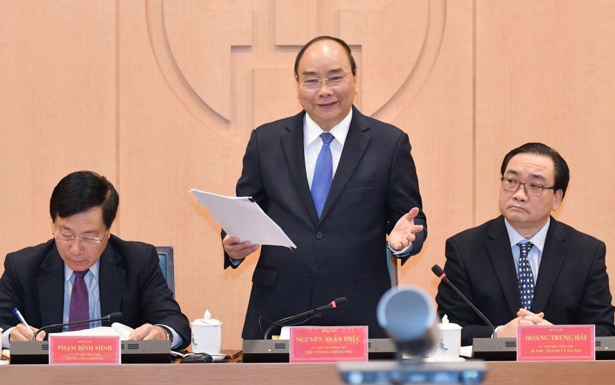 阮春福總理(中)在會議上發表講話。(圖源:光孝)