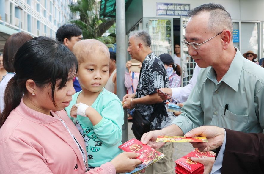 小朋友年紀小小患癌症，真讓人看著心疼。