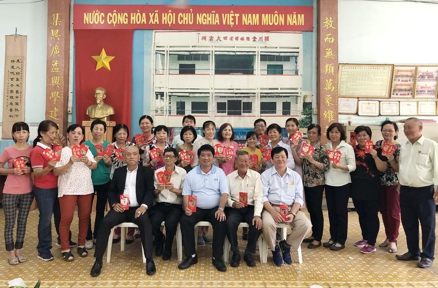 董事與校委、老師們新春聚會合照。