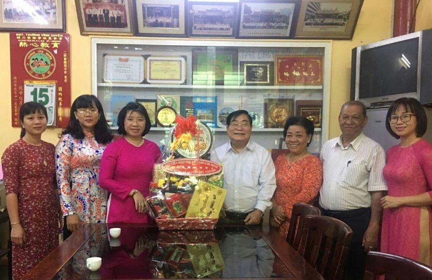 市婦聯會贈送禮物給福建二府會館。