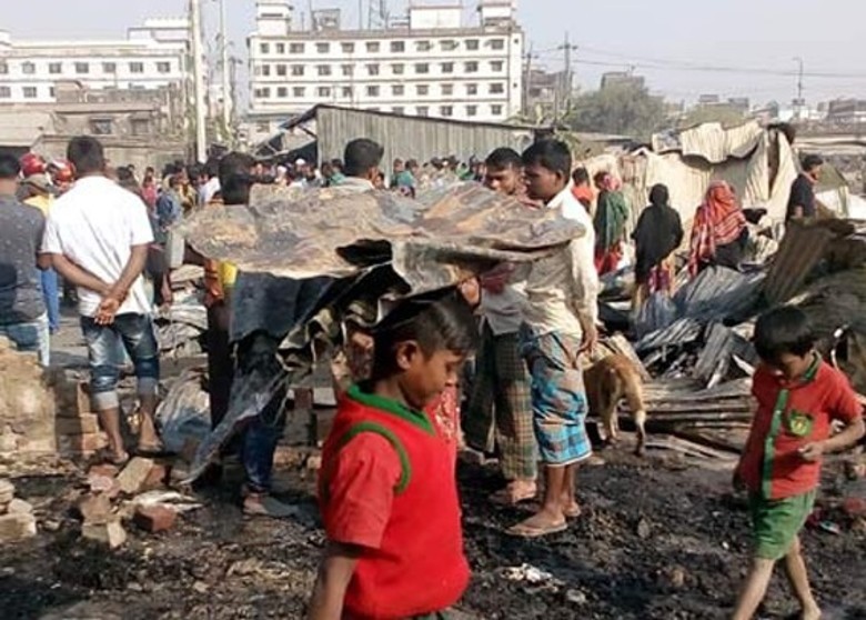 大量房屋焚毀。（圖源：互聯網）