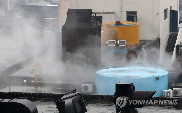 韓國東南部大邱市一桑拿中心19日上午發生火災，造成2人死亡、70餘人受傷。（圖源：韓聯社）