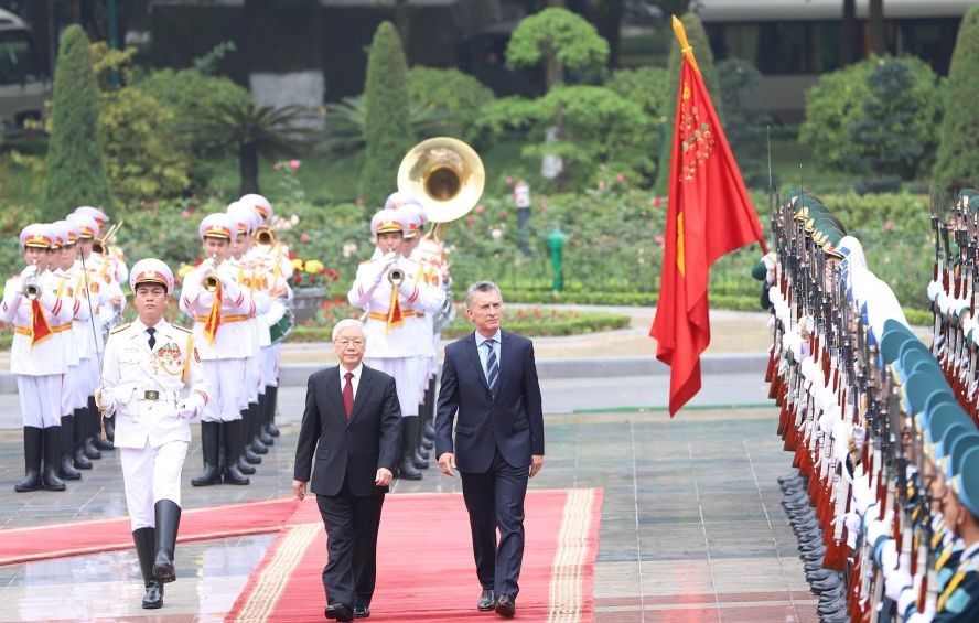 黨中央總書記、國家主席阮富仲主持歡迎阿根廷總統儀式。（圖源：仲海）