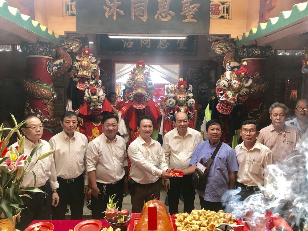 頭頓崇正天后宮投燈勝往年 ảnh 1