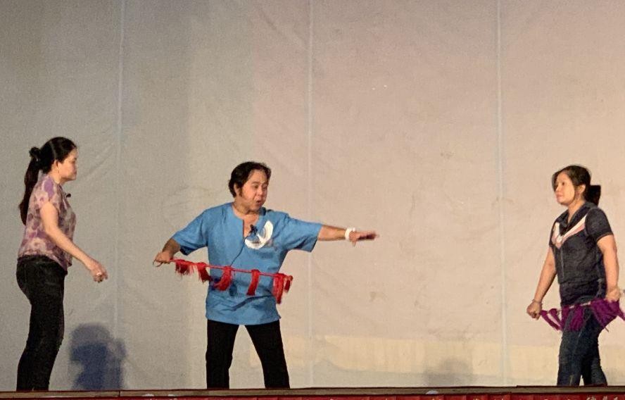 白龍幼童古劇團在義安會館舞台彩排。