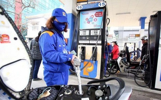 E5 RON92 汽油每公升調升939元，RON95-III汽油946元。（圖源：互聯網）