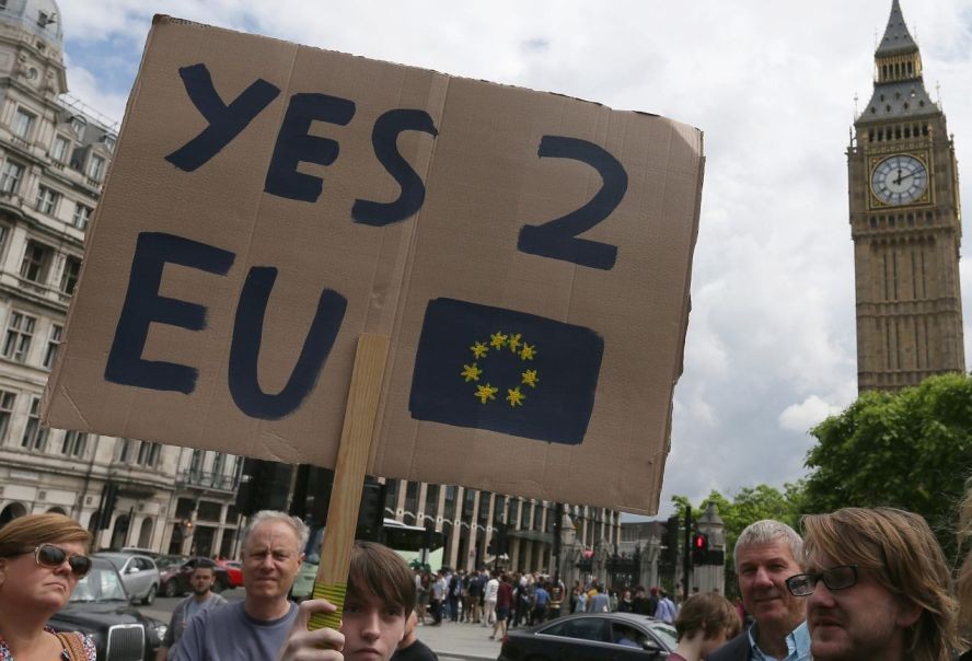 英國民眾呼籲舉行第二次公投。（圖源：AP）