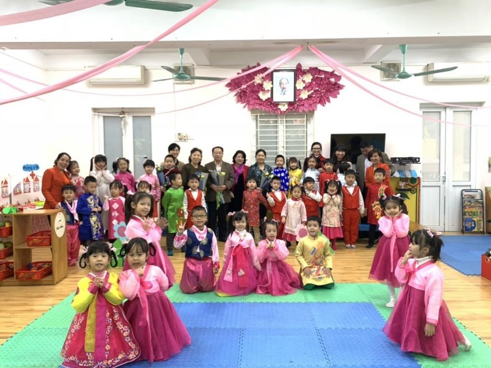 越朝友好優質幼兒園與朝鮮Kiêng San天資幼兒園之間交流活動一瞥。(圖源:興玲)