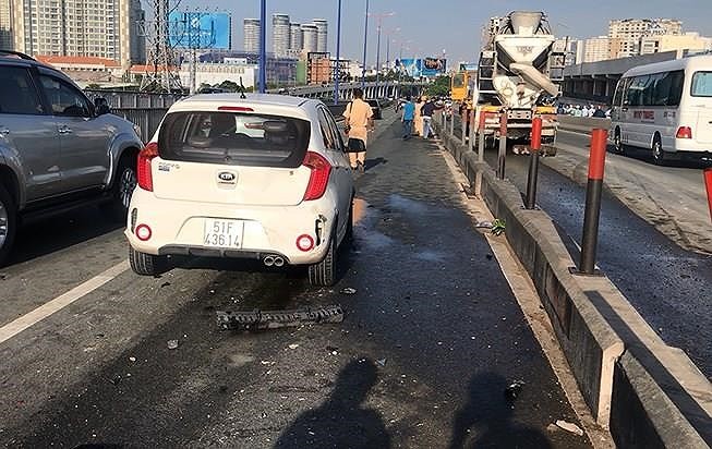 圖為途徑本市的河內公路路段上所發生的一起交通事故現場。（圖源：N.Tiến）