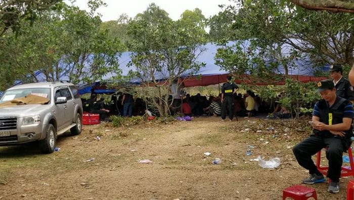 職能力量突擊摧毀賭博聚點時的現場。（圖源：桂梅）