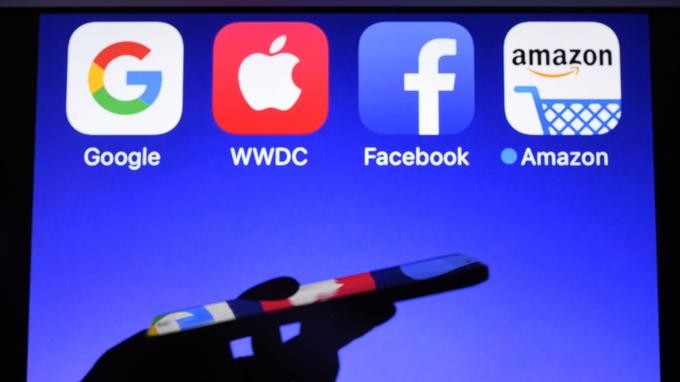 法國現已將向互聯網巨頭GAFA(谷歌、蘋果、臉書、亞馬遜)徵稅的法案提交給國民議會。（  圖源：AFP）