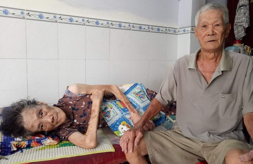 自從摔倒，張麗的身體變得很消瘦。