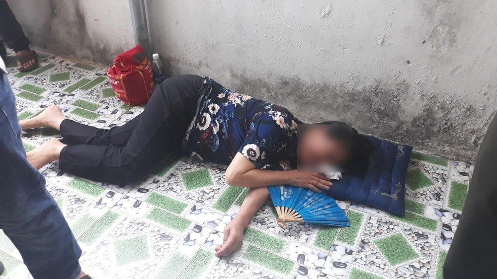 某一病人前來鄭春旺的非法診所接受“治療”。（圖源：阮壬）