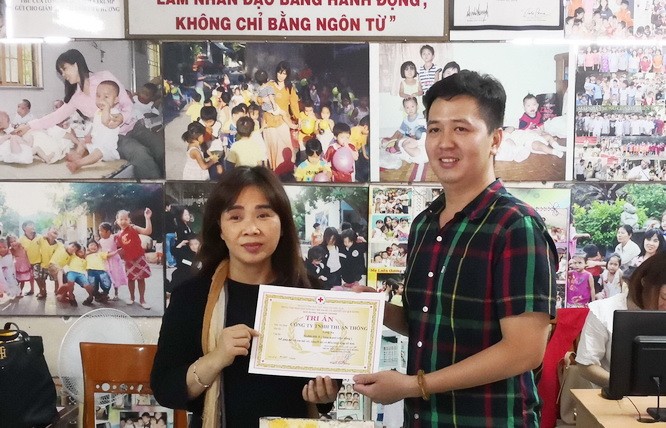 眾多華人青年企業家關愛孤兒 ảnh 1