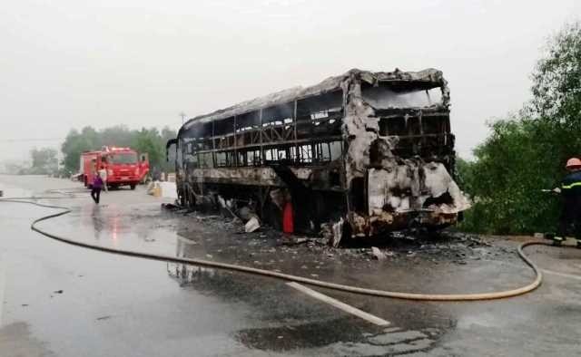 阮氏定街某汽車維修店失火 ảnh 1