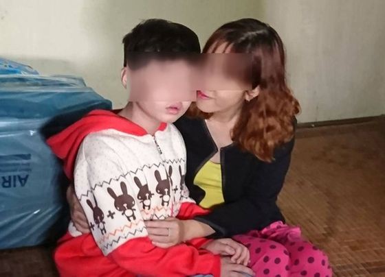 協助孩子克服心理創傷。（示意圖源：互聯網）