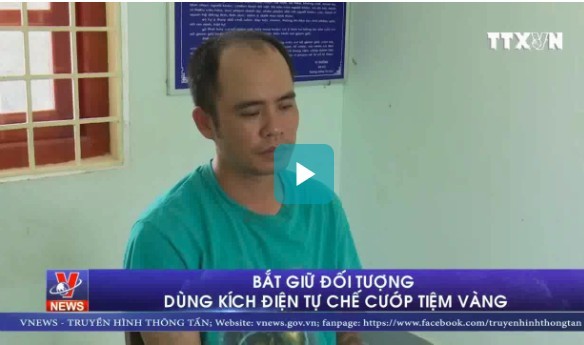 被當場抓獲的劫匪阮清方。（圖源：越通社視頻截圖）