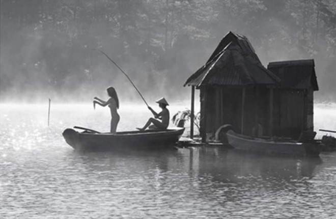 在大勒拍攝，引起輿論爭議的裸體婚照。