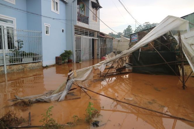 降大雨下冰雹 大勒多處受淹 ảnh 2