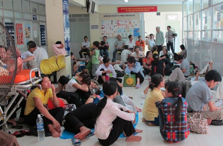 市衛生廳副廳長曾志尚：各所醫院絕對不得向病人家屬收費。（示意圖源：互聯網）