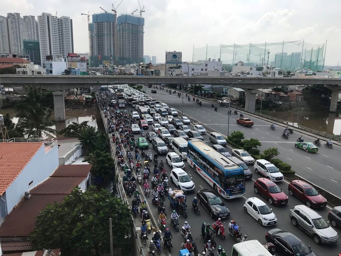 多個地方交通嚴重堵塞。