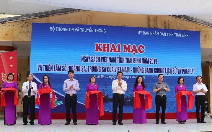 “越南的黃沙與長沙群島-歷史憑證及法理依據”數碼展及2019年“越南書香日”開幕式。（圖源：黃龍）