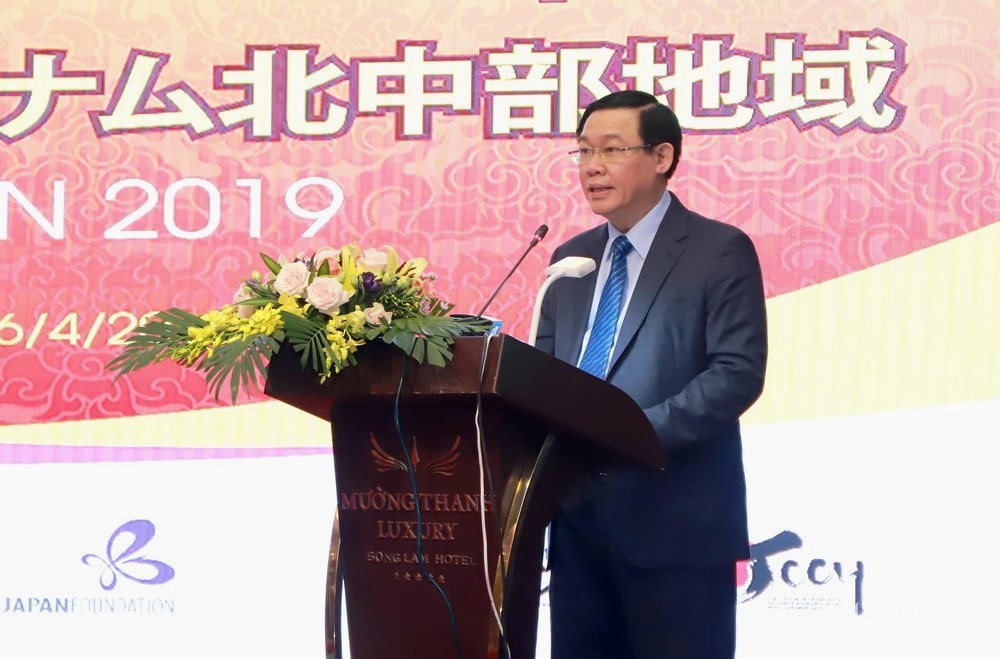 政府副總理王廷惠在會議上發表講話。（圖源：英玉）