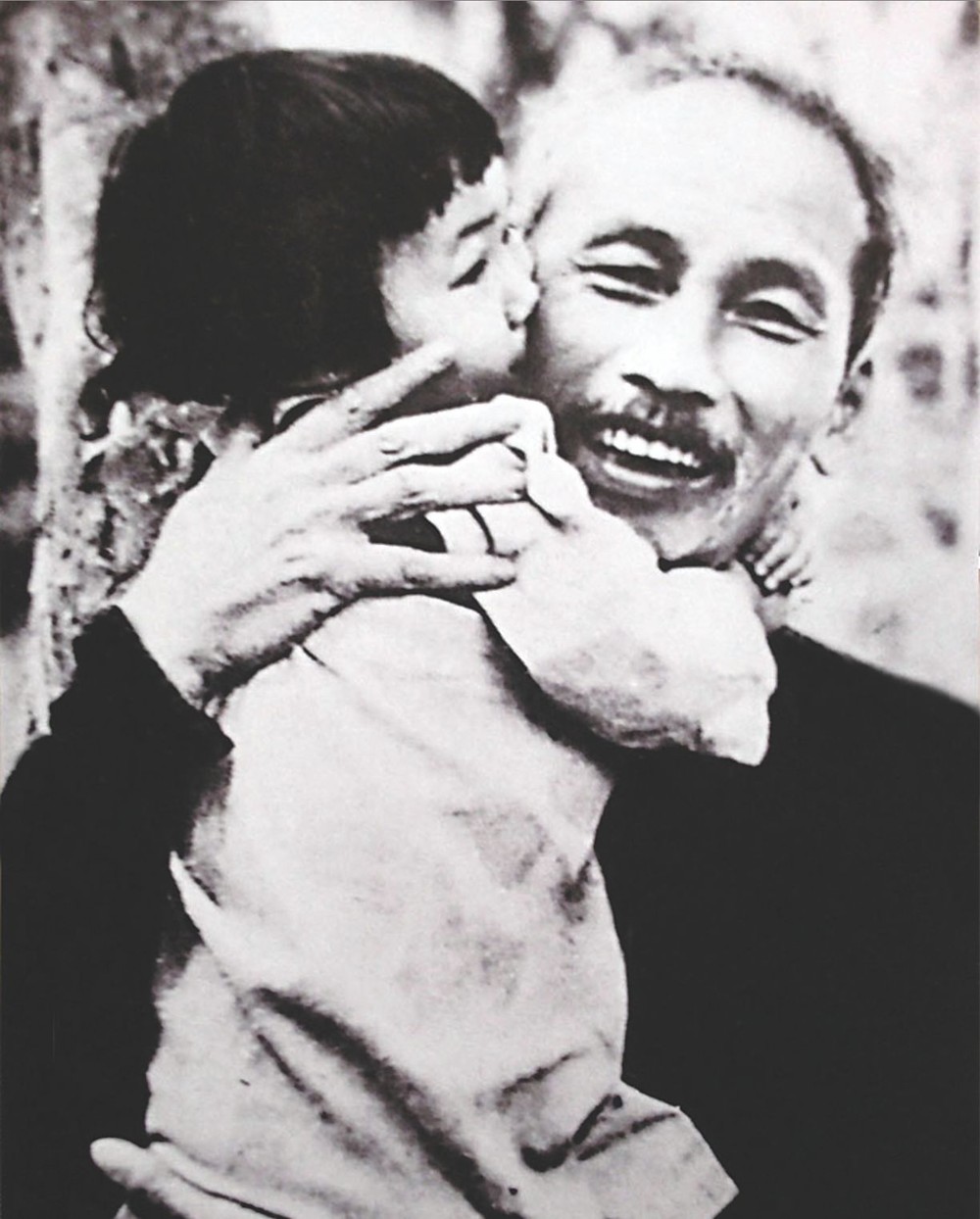 胡伯伯呵護越南的未來。（圖源：互聯網）