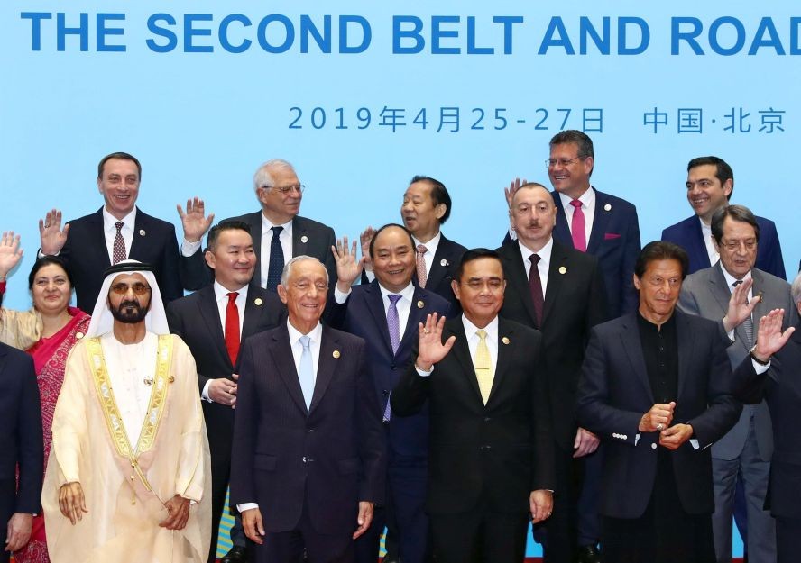 阮春福總理和各團長合照。（圖源：越通社）