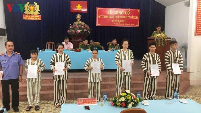 獲減刑的志和監獄囚犯。（圖源：VOV）