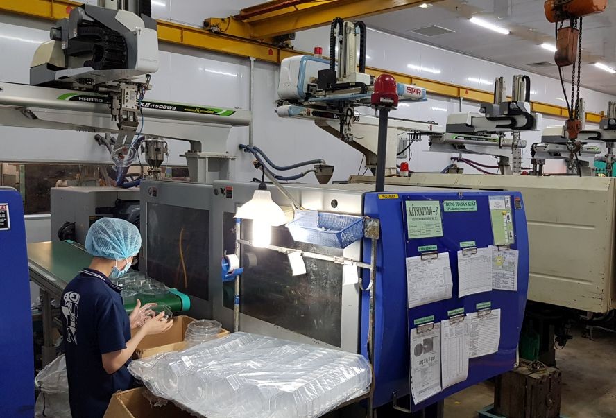 TBM明發塑料公司自動化生產線。