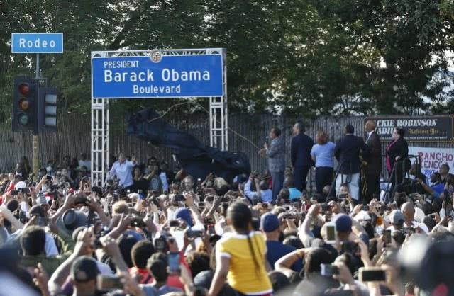 美國洛杉磯市於當地時間4日正式將該市的羅德奧大街更名為“奧巴馬大道”。（圖源：AP）