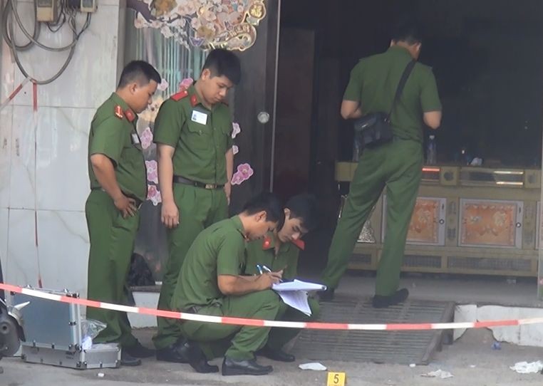 警方在命案現場勘查取證。（圖源：志石）