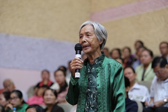 第二郡選民陳氏美發表質詢。（圖源：喬峰）