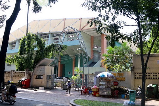 被拆除前的體育館。