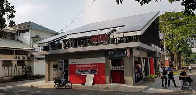 本市多個民戶已安裝屋頂太陽能板以發電。