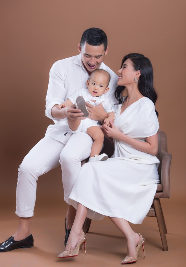 幸福的梁世成小家庭。