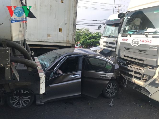 16 座汽車自燃致 1 乘客死亡 ảnh 1