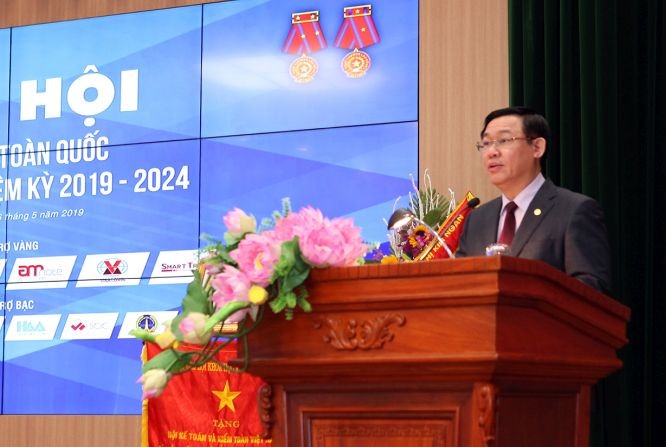 政府副總理王廷惠出席會議並發表講話。（圖源：誠鐘）