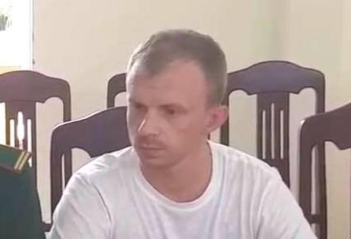 被國際刑警組織發佈通緝令的犯罪嫌疑人Garvilor Inor在勞保國際口岸落網。(圖源:民越)