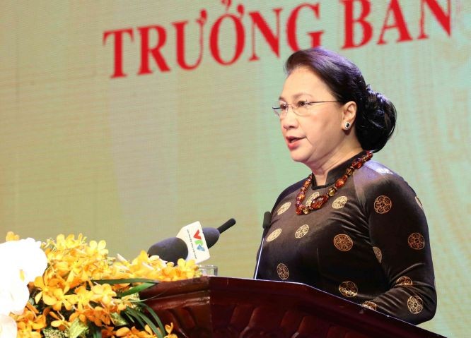 國會主席阮氏金銀在紀念儀式上致詞。(圖源:越通社)