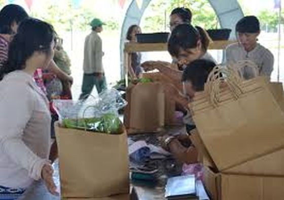 鼓勵使用紙質購物袋等環保包裝品，加強培養市民的環保意識。（示意圖源：互聯網）