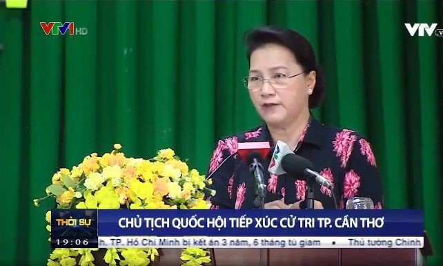 國會主席阮氏金銀在芹苴市丐冷郡巴浪坊選民接觸會上發言。(圖源:VTV視頻截圖)