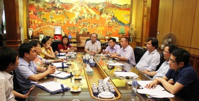 職技教育總局與10號成衣總公司舉行的會議現場。（圖源：職技教育總局）