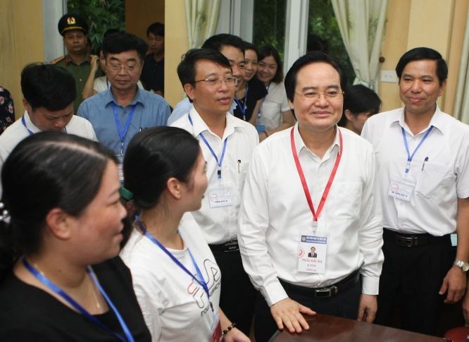 馮春迓部長視察高考的籌備工作。（圖源：越通社）