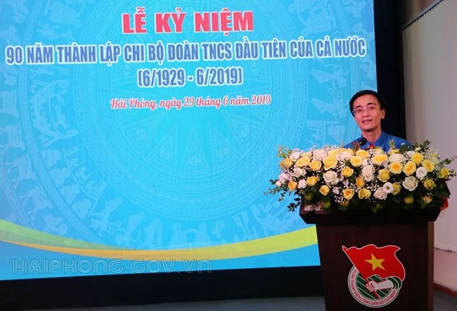 共青團海防市市委書記陶富垂陽在紀念會上發言。（圖源：海防報）
